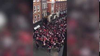 Envahissement de Londres par 20000 fans de football de Cologne contre Arsenal !