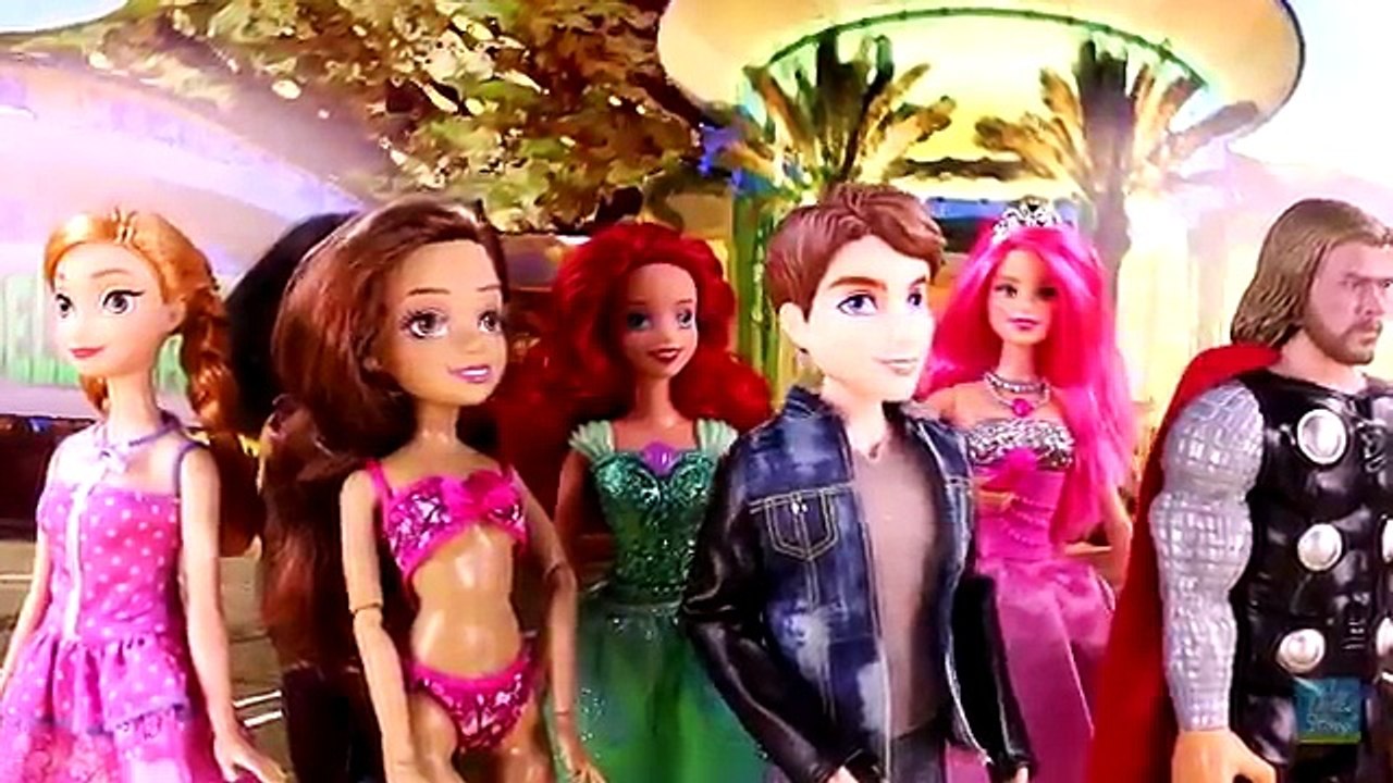 Descendants Wicked World Mal & Ben Have Camping Van Trouble. Ft Frozen Elsa, Anna & Kristo