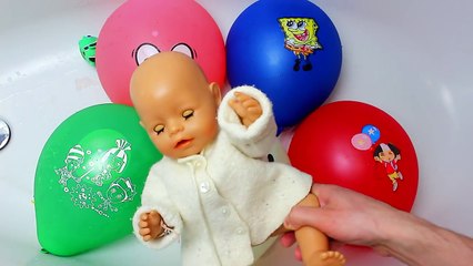 BABY BORN DOLL FINGER FAMILY SONG WATER BALLOONS - LEARN COLORS - Nursery Rhymes for Toddlers