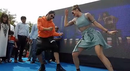 Varun dhawan and Taapsee pannu enjoyed off screen