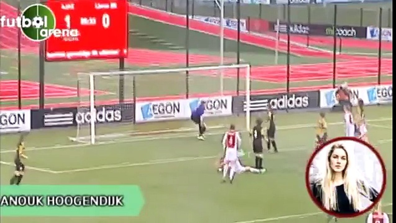 Güzellikleriyle Dikkat Çeken Kadın Futbolcular