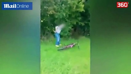 Kreu marredhenie me nje te mitur, kapet ne kamera duke ngritur pantallonat pas aktit (360video)