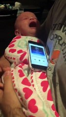 Un bébé se calme quand il entend l'hymne de la Ligue des Champions