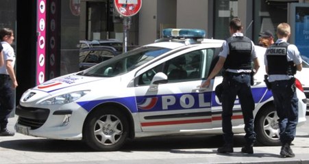 Fransa'da Bir Kişi Çekiçle Rastgele Sivillere Saldırdı