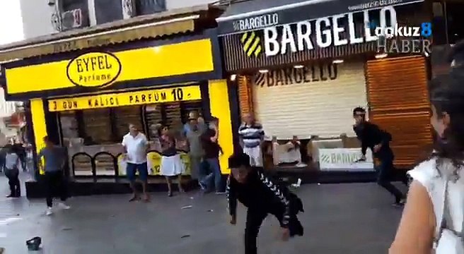 Kadıköy'de Bilimsel ve Laik Eğitim Hareketi'nin standına sopalı saldırı