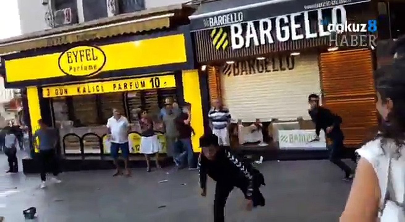 Kadıköy'de Bilimsel ve Laik Eğitim Hareketi'nin standına sopalı saldırı