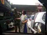 Lady In India Slaps Indian Army Personal On Road