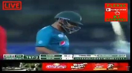 Watch Crowd's excitement When Afridi and Misbah Came on Big Screen