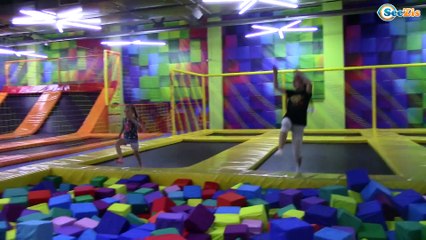 Развлекательный Центр для Детей Огромный ЛАБИРИНТ Прыгаем на БАТУТАХ Indoor Playground for Kids