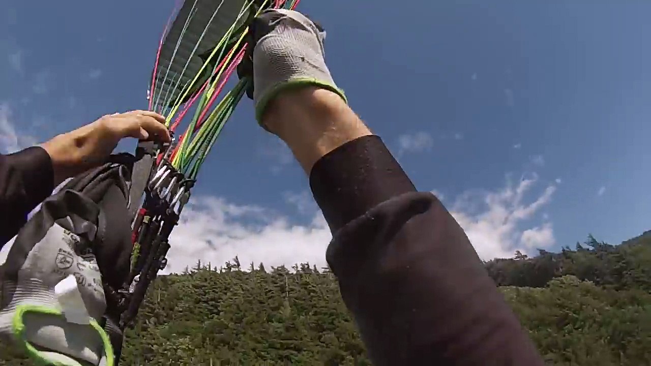 Acro Glider Almost Dies
