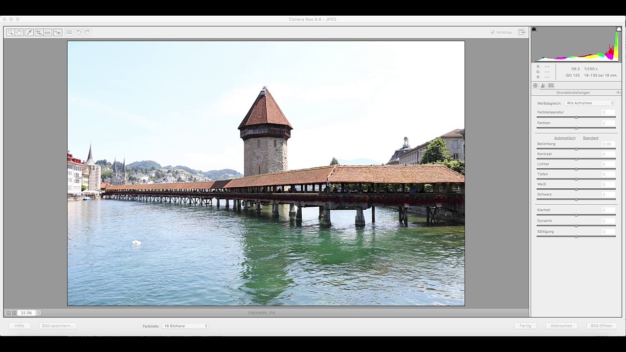 Kapellbrucke mit Wasserturm Luzern