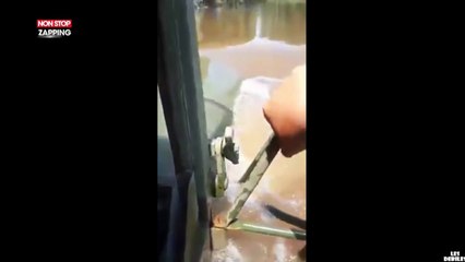 Un chauffeur de camion se retrouve submergé par une inondation ! (Vidéo)