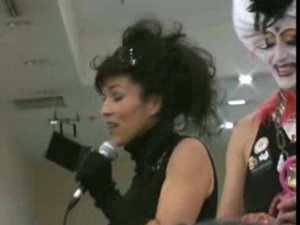 Ysa Ferrer Showcase Robert 031107