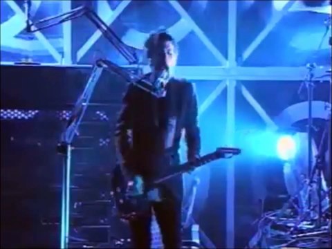 Muse - Stockholm Syndrome - KROQ Almost Acoustic Christmas - Universal Amphitheater, Los Angeles, CA 12/11/2004