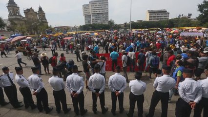 Universitarios protestan contra el Ejercito de Guatemala por "corrupto"