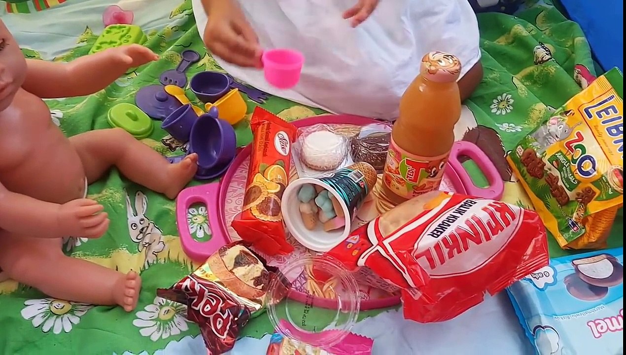 Baby born aliş ve elif Pikniğe gidiyorlar , Eğlenceli çocuk videosu