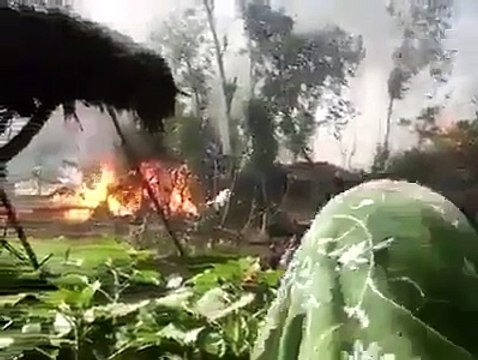 برما میں مسلمانوں کو گھروں کے اندر زندہ جلایا اور کاٹا جا رہا ہے امت مسلمہ کی بیٹیاں پھر کوئی محمد بن قاسم کی انتظار میں۔اگر کچھ کر نہیں سکتے شیئر تو کرسکتے ہیں