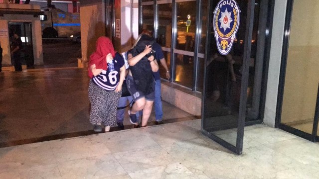 Bursa'da Fuhuş Operasyonu: 24 Gözaltı! Yakalananlardan Biri Reşit Bile Değil