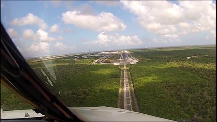 ASI SE VE UN ATERRIZAJE DESDE LA CABINA DE UN AVION, VIRANDO DE BASICO A FINAL PISTA 12R