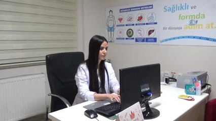 Elma Diş Fırçası Görevi Görüyor