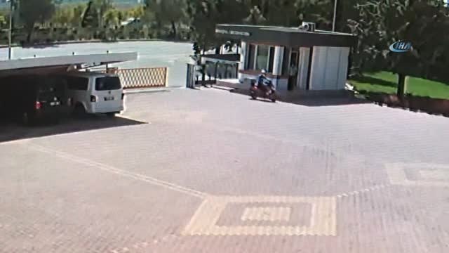 Kurye Kılığına Girerek Boşanmak Üzere Olduğu Eşini Öldürmek İstedi