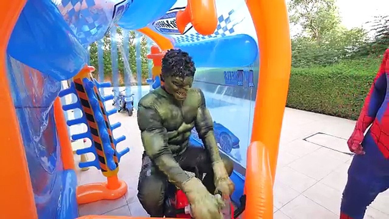 Spiderman GIANT PYRAMID BIKES ! w/ Hulk Hot Wheels Car Wash for Kids Toys & Funny Joker in Real Lif