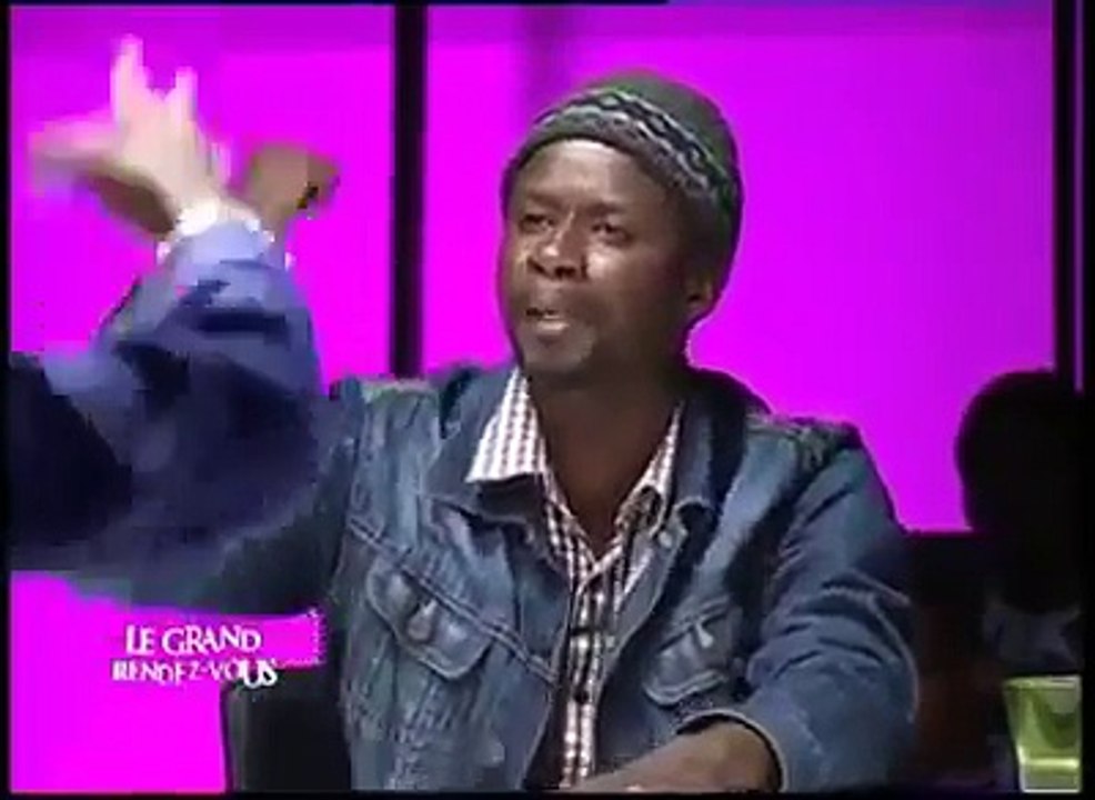 Quand Kémi Séba déversé sa bile sur Malal Talla de Y En A Marre qui le soutient aujourdhu