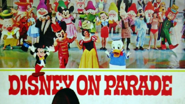 The Evolution Of Daisy Duck In Disney Theme Parks! DIStory Ep. 11! Disney Theme Park History!
