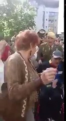 Si eres imbécil con uniforme lo mejor es ser católico español