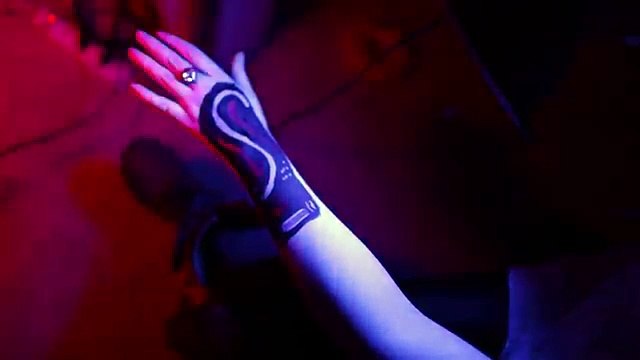 Optical Illusion Makeup Tutorial - Disappearing red & blue face paint