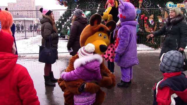 В гостях у Деда Мороза Встреча С любимыми героями мультика Маша и Медведь Видео для детей Tiki Taki