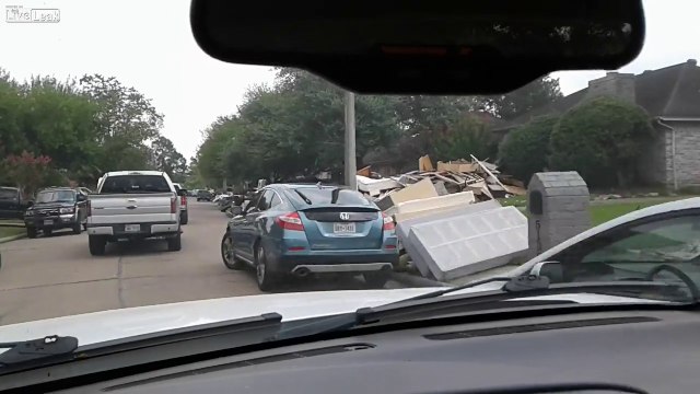 Houston dévasté 2 semaines après l'ouragan Harvey : des débris partout !!