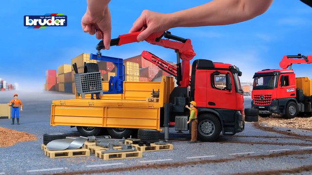 MB AROCS Baustellen LKW mit Kran und Zubehör 03651 Bruder Spielwaren