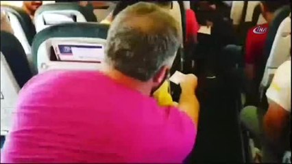 Uçakta Pilota Bilet Parası Uzatan Karadenizliler Kısa Sürede Sosyal Medyada Fenomen Oldu