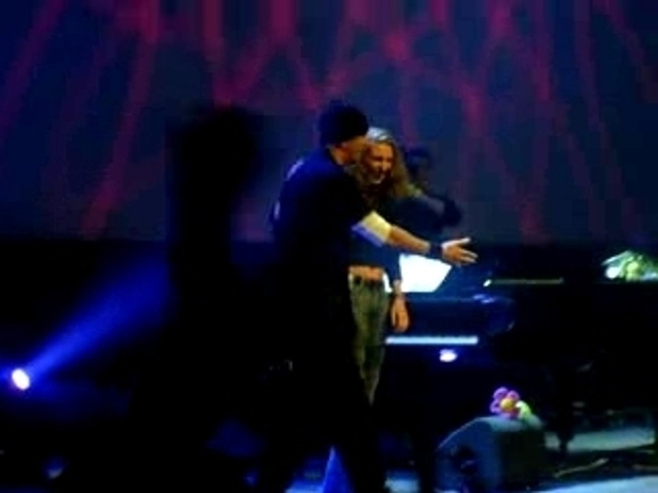 Pascal Obispo - Forest 25-10-2007 Charline au piano4