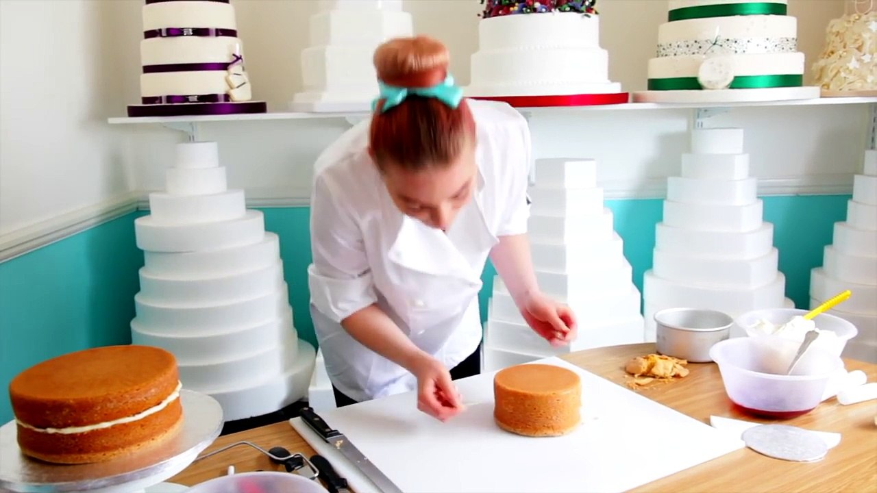 Y&YW how to: naked wedding cake
