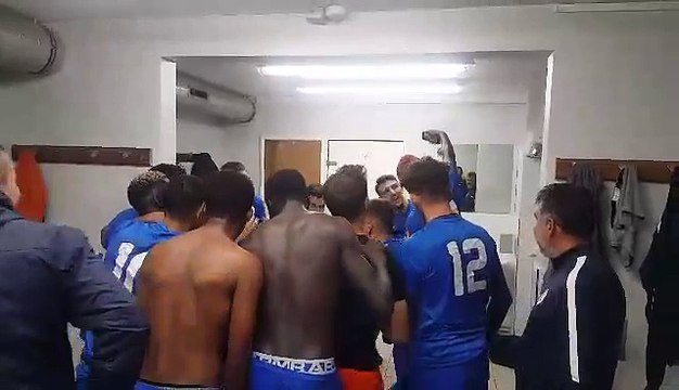 La joie dans les vestiaires après la victoire 3-0 contres Cluses