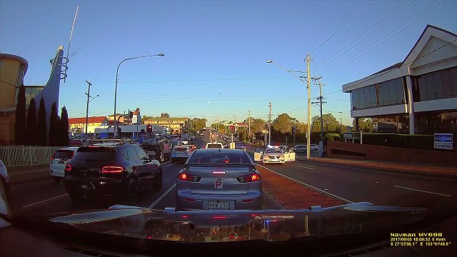 Ce chauffard prend la fuite et échappe à la police