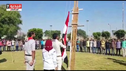 رئيس جامعة أسيوط يشهد تحية العلم فى اليوم الأول للدراسة