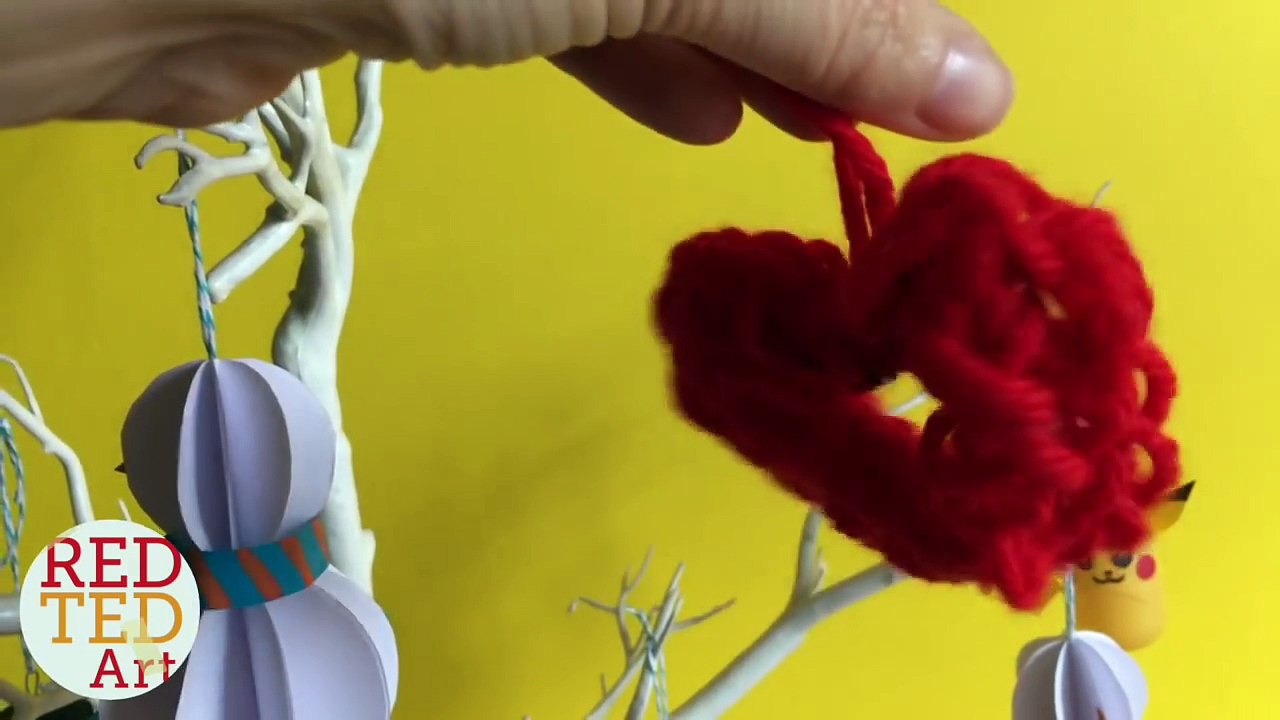 Easy Finger Knitting How To - DIY Heart Ornament - Christmas DIYs