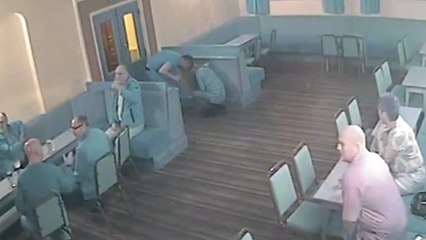 Un homme met un coup de pied de le ventre de sa femme enceinte pour qu'elle perde son bébé..