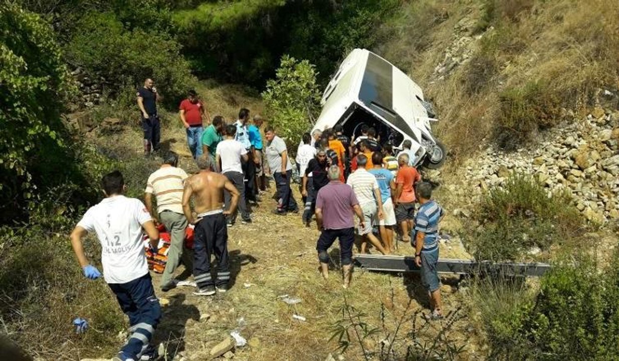 Antalya'da tur otobüsü devrildi... Kaza yerindne ilk görüntüler
