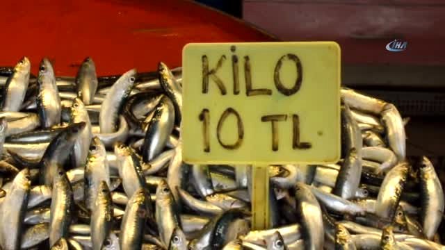 Balık Tezgahları Sardalye ile Doldu