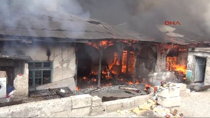 Kahramanmaraş Suriyelilerin Kaldığı Evdeki Yangın, Bitişik Evlere Sıçradı