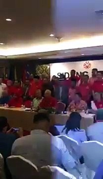 Perdana Menteri Datuk Seri Najib Tun Razak mengumumkan kemasukan semula Tan Sri Muhammad Bin Muhammad Taib ke dalam UMNO