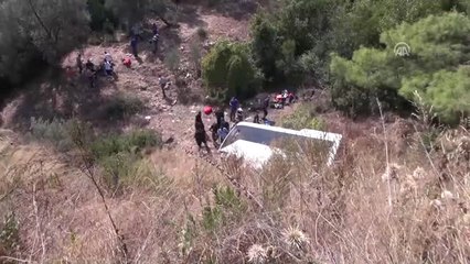 Tur Midibüsü Uçuruma Yuvarlandı: 4 Ölü, 27 Yaralı (2)