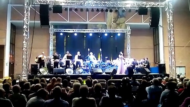 Nuria Fergó concierto México Lindo Sinfónico en Canals (Valencia) 2