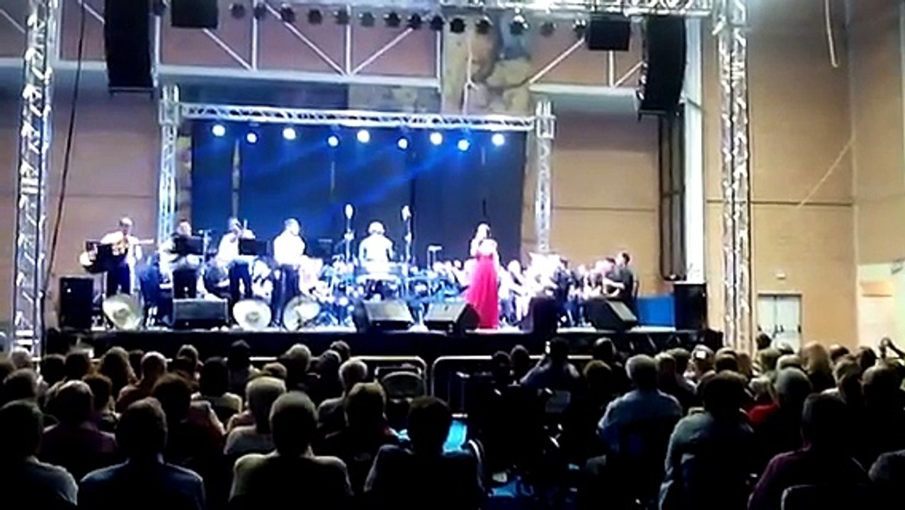 Nuria Fergó concierto "México Lindo Sinfónico" en Canals (Valencia) 3