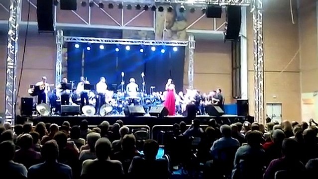 Nuria Fergó concierto México Lindo Sinfónico en Canals (Valencia) 3