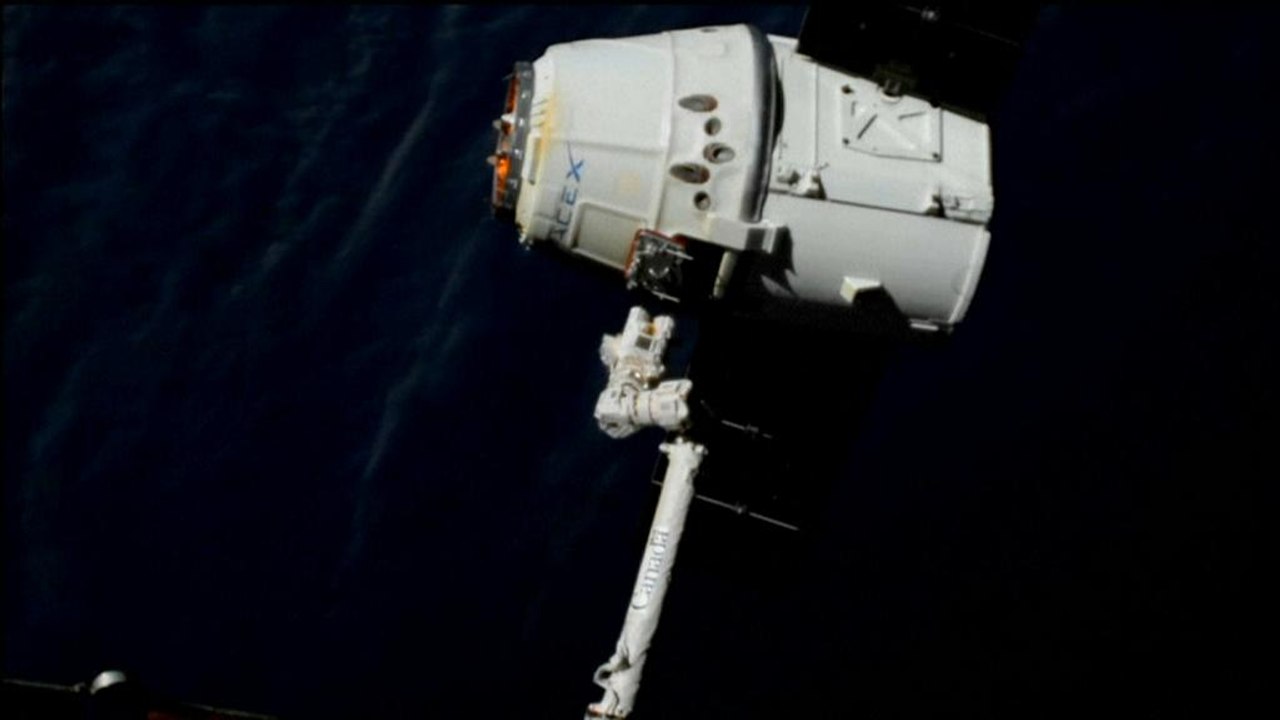 Raumfrachter auf dem Weg zurück zur Erde